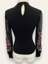 Forever New  Black w embroidery sleeves Women’s tops XXS